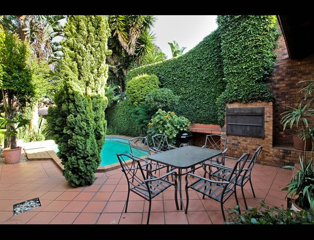 5 BEDROOM TOWNHOUSE FOR SALE IN BRUMA